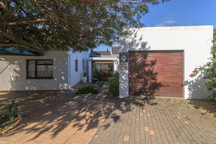 4 Bedroom Property for Sale in Voelklip Western Cape